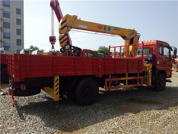 石煤8噸東風(fēng)隨車吊（東風(fēng) -- 御虎8噸隨車起重運輸車）圖片展示4