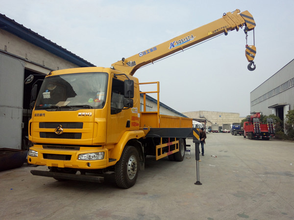 徐工6.3噸東風(fēng)柳汽乘龍隨車(chē)吊