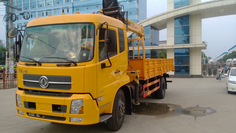 徐工6.3噸東風(fēng)天錦隨車(chē)吊