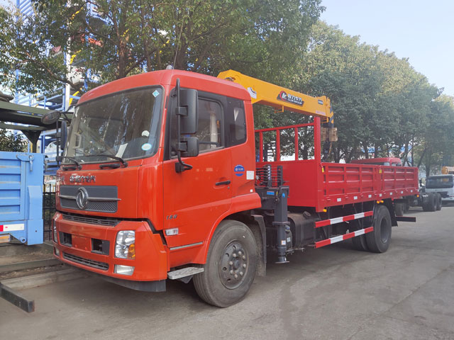 程力吊機(jī)6.3噸東風(fēng)天錦隨車(chē)吊