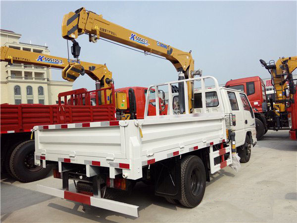 徐工2噸雙排江鈴隨車吊（江鈴2噸隨車起重運(yùn)輸車）圖片展示3