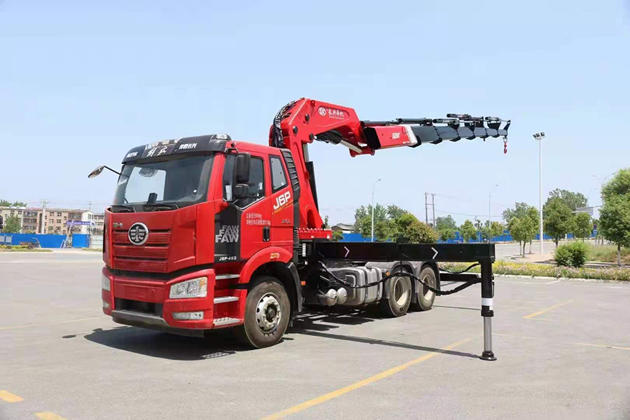 解放30噸折臂隨車(chē)吊