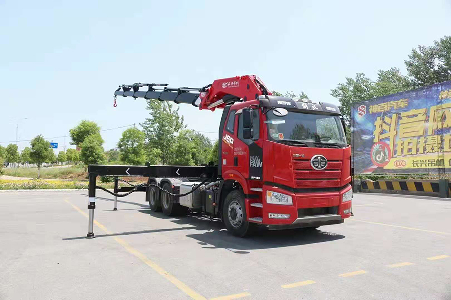 解放30噸折臂隨車(chē)吊