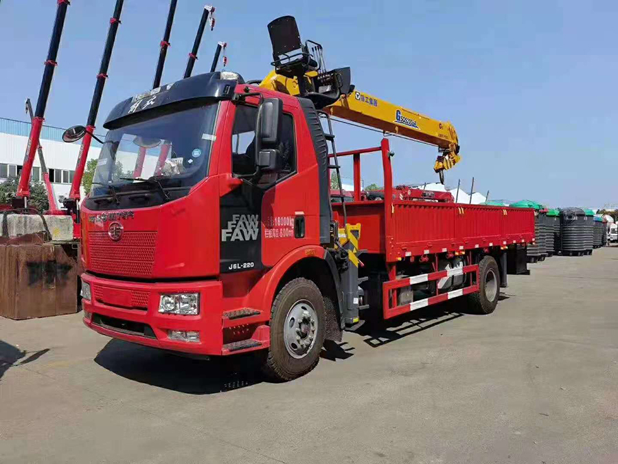 解放J6單橋8噸徐工隨車(chē)吊 圖片展示5