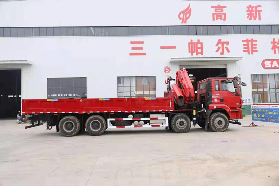陜汽德龍25噸長(zhǎng)興折臂隨車(chē)吊